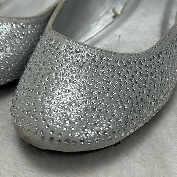 Super Cute NICOLE Rhinestone Silver Ballet Flats - Size 8 M - Picture 2 of 8